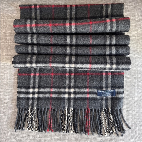 🌟SALE🌟 BURBERRY Dark Gray Cashmere Novacheck Scarf. Excellent condition. - Picture 3 of 8